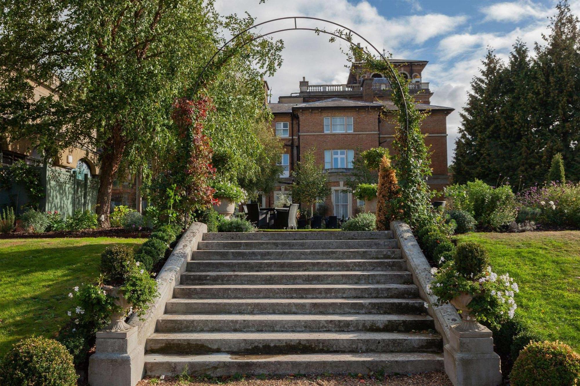 Oatlands Park Hotel Weybridge Ngoại thất bức ảnh